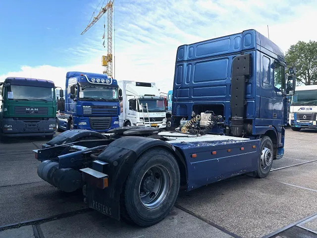 DAF 95.380 XF SPACECAB (EURO 2 / ZF16 MANUAL GEARBOX / HYDRAULIC KIT / P.T.O. / SIDE SKIRTS / AIRCONDITIONING) - Sattelzugmaschine: das Bild 3 DAF 95.380 XF SPACECAB (EURO 2 / ZF16 MANUAL GEARBOX / HYDRAULIC KIT / P.T.O. / SIDE SKIRTS / AIRCONDITIONING) - Sattelzugmaschine: das Bild 3