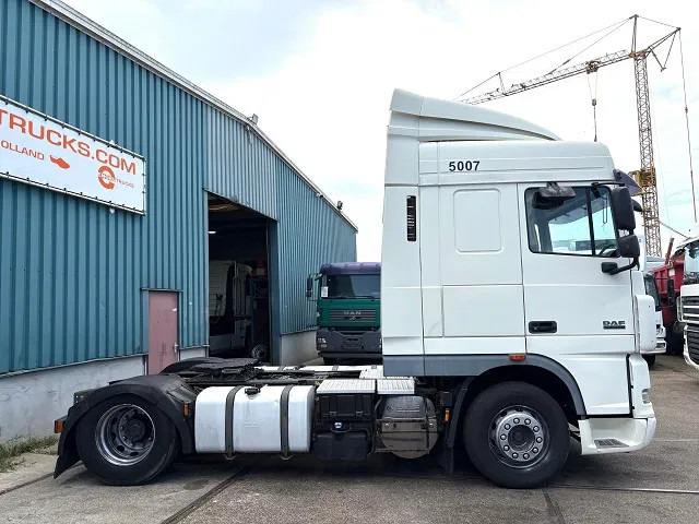 DAF XF 105.460 SPACECAB (4 IDENTICAL UNITS AVAILBLE) (ZF16 MANUAL GEARBOX / MX-BRAKE / 870+430 LITER TANK / FRIDGE / AIRCONDITIONING - Sattelzugmaschine: das Bild 4 DAF XF 105.460 SPACECAB (4 IDENTICAL UNITS AVAILBLE) (ZF16 MANUAL GEARBOX / MX-BRAKE / 870+430 LITER TANK / FRIDGE / AIRCONDITIONING - Sattelzugmaschine: das Bild 4
