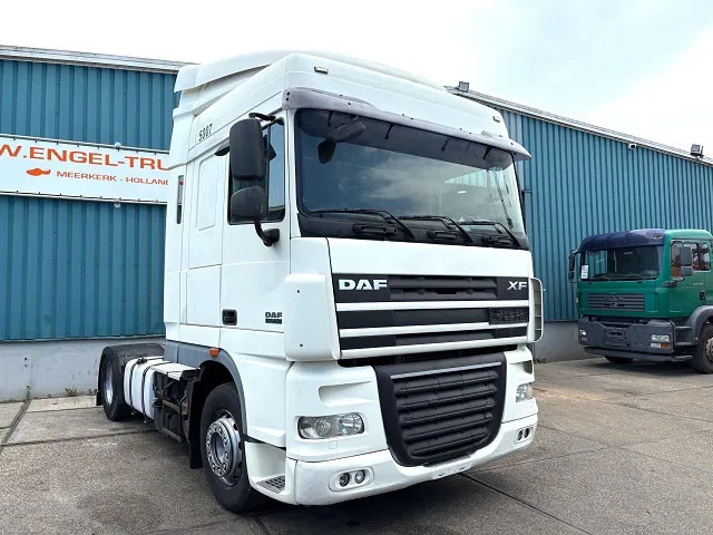 DAF XF 105.460 SPACECAB (ZF16 MANUAL GEARBOX / MX-BRAKE / 870+430 LITER TANK / FRIDGE / AIRCONDITIONING) - Sattelzugmaschine: das Bild 2 DAF XF 105.460 SPACECAB (ZF16 MANUAL GEARBOX / MX-BRAKE / 870+430 LITER TANK / FRIDGE / AIRCONDITIONING) - Sattelzugmaschine: das Bild 2
