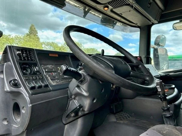 Sattelzugmaschine Scania R124-400 L 4x2 SLEEPERCAB ADR/VLG (2 FUEL LINES!!) (EURO 2 / 12 GEARS MANUAL GEARBOX / RETARDER / BLOWER / P.T.O. / AIRCONDITION: das Bild 5