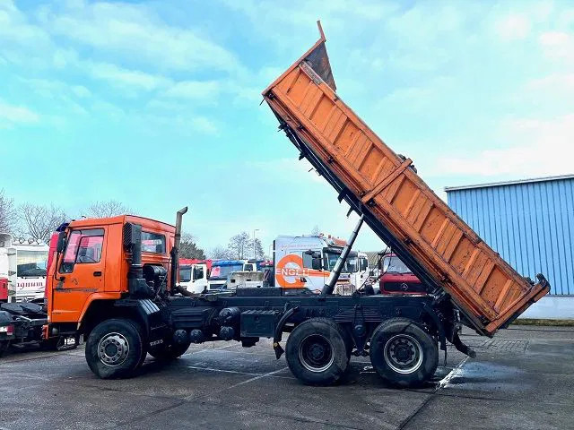Volvo FL 12.380 6x6 FULL STEEL SUSPENSION MEILLER KIPPER (EURO 2 / MANUAL GEARBOX / REDUCTION AXLES / FULL STEEL SUSPENSION) - Kipper: das Bild 5 Volvo FL 12.380 6x6 FULL STEEL SUSPENSION MEILLER KIPPER (EURO 2 / MANUAL GEARBOX / REDUCTION AXLES / FULL STEEL SUSPENSION) - Kipper: das Bild 5