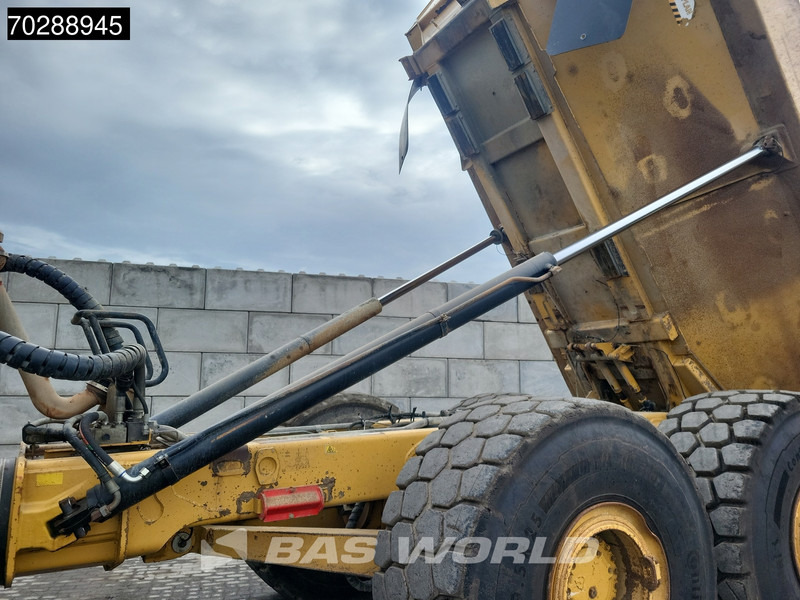 Knickgelenkter Dumper Caterpillar 740 B: das Bild 12