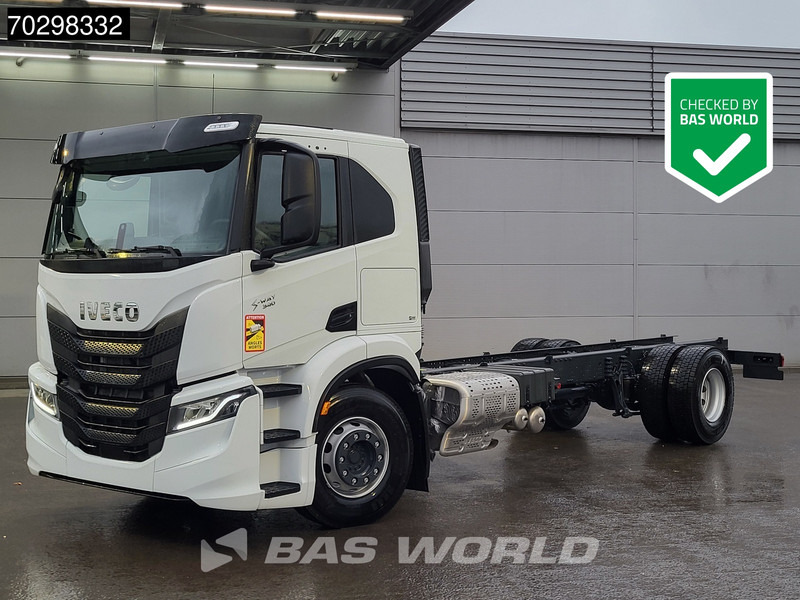 Iveco S-Way 340 4X2 NEW chassis! Automatic Navi ACC LED Euro 6 - Fahrgestell LKW: das Bild 1 Iveco S-Way 340 4X2 NEW chassis! Automatic Navi ACC LED Euro 6 - Fahrgestell LKW: das Bild 1
