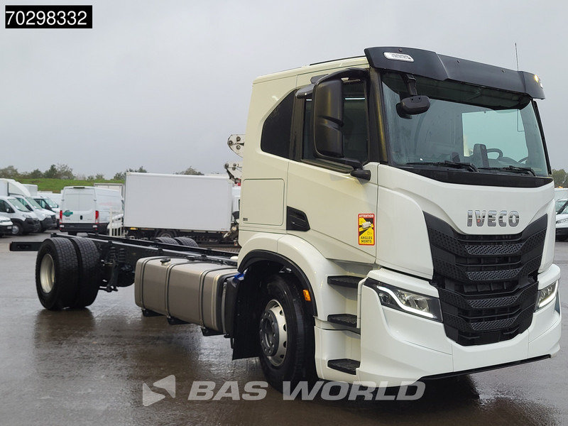 Iveco S-Way 340 4X2 NEW chassis! Automatic Navi ACC LED Euro 6 - Fahrgestell LKW: das Bild 3 Iveco S-Way 340 4X2 NEW chassis! Automatic Navi ACC LED Euro 6 - Fahrgestell LKW: das Bild 3