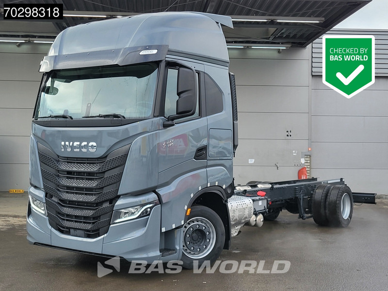 Iveco S-Way 460 4X2 NEW! Chassis FULL AIR ACC LED Euro 6 - Fahrgestell LKW: das Bild 1 Iveco S-Way 460 4X2 NEW! Chassis FULL AIR ACC LED Euro 6 - Fahrgestell LKW: das Bild 1