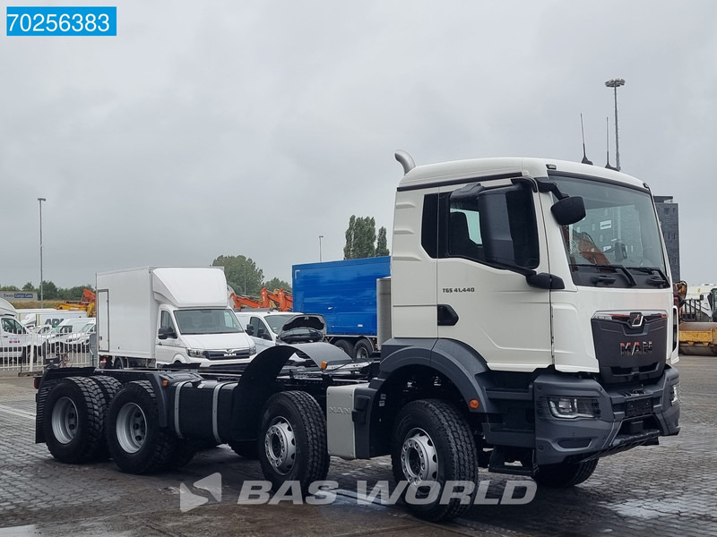 MAN TGS 41.440 8X4 NEW chassis Steelsuspension Automatic Euro 6 - Fahrgestell LKW: das Bild 3 MAN TGS 41.440 8X4 NEW chassis Steelsuspension Automatic Euro 6 - Fahrgestell LKW: das Bild 3
