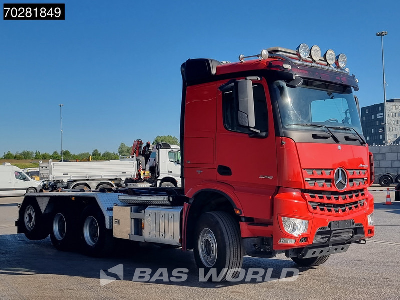 Mercedes-Benz Arocs 3258 8X4 24t Hiab XR24SL5924 Retarder Big-Axle Lift-Lenkachse Euro 6 - Abrollkipper: das Bild 3 Mercedes-Benz Arocs 3258 8X4 24t Hiab XR24SL5924 Retarder Big-Axle Lift-Lenkachse Euro 6 - Abrollkipper: das Bild 3