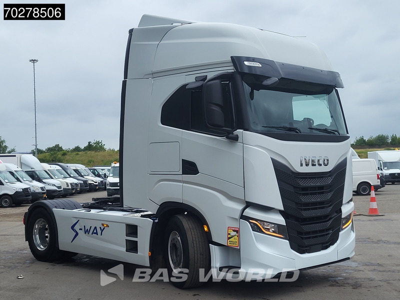 Iveco S-Way 570 S-Way 4X2 Retarder 2x Tanks Standklima Navi Alcoa's - Sattelzugmaschine: das Bild 3 Iveco S-Way 570 S-Way 4X2 Retarder 2x Tanks Standklima Navi Alcoa's - Sattelzugmaschine: das Bild 3