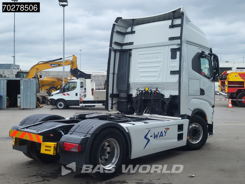 Iveco S-Way 570 S-Way 4X2 Retarder 2x Tanks Standklima Navi Alcoa's - Sattelzugmaschine: das Bild 5 Iveco S-Way 570 S-Way 4X2 Retarder 2x Tanks Standklima Navi Alcoa's - Sattelzugmaschine: das Bild 5