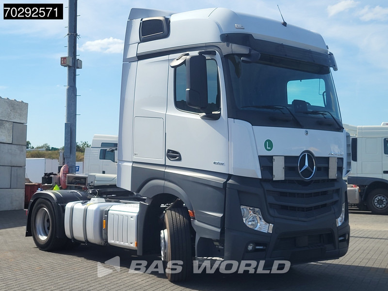 Mercedes-Benz Actros 1851 4X2 2xTanks Euro 6 - Sattelzugmaschine: das Bild 3 Mercedes-Benz Actros 1851 4X2 2xTanks Euro 6 - Sattelzugmaschine: das Bild 3
