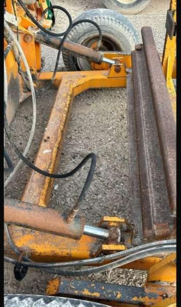 Capilla CRF-2 - Grader: das Bild 5 Capilla CRF-2 - Grader: das Bild 5