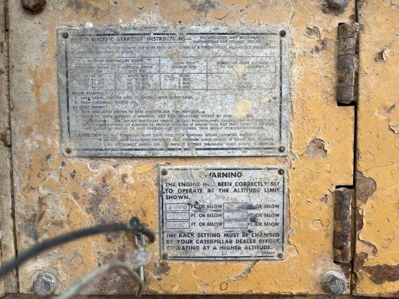 Walzenzug Caterpillar 825 + porte engins: das Bild 42