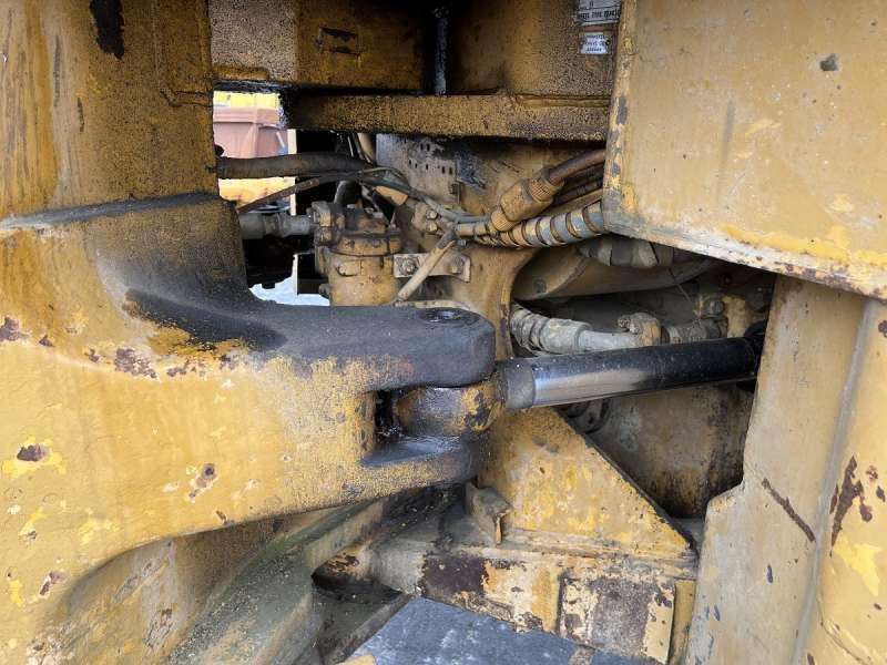 Walzenzug Caterpillar 825 + porte engins: das Bild 24