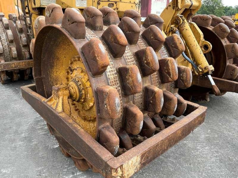 Walzenzug Caterpillar 825 + porte engins: das Bild 14