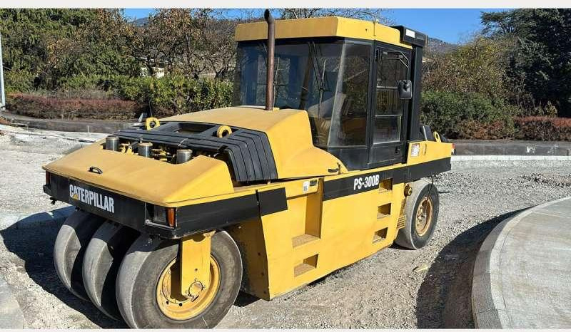 Caterpillar PS300B - Gummiradwalze: das Bild 2 Caterpillar PS300B - Gummiradwalze: das Bild 2