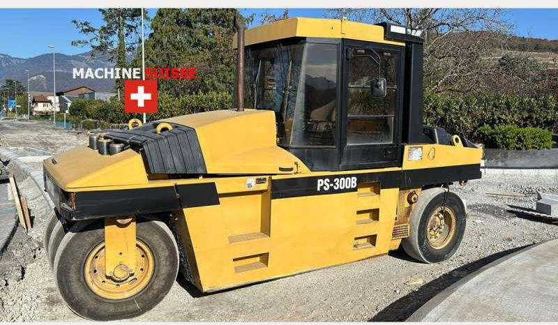 Caterpillar PS300B - Gummiradwalze: das Bild 1 Caterpillar PS300B - Gummiradwalze: das Bild 1
