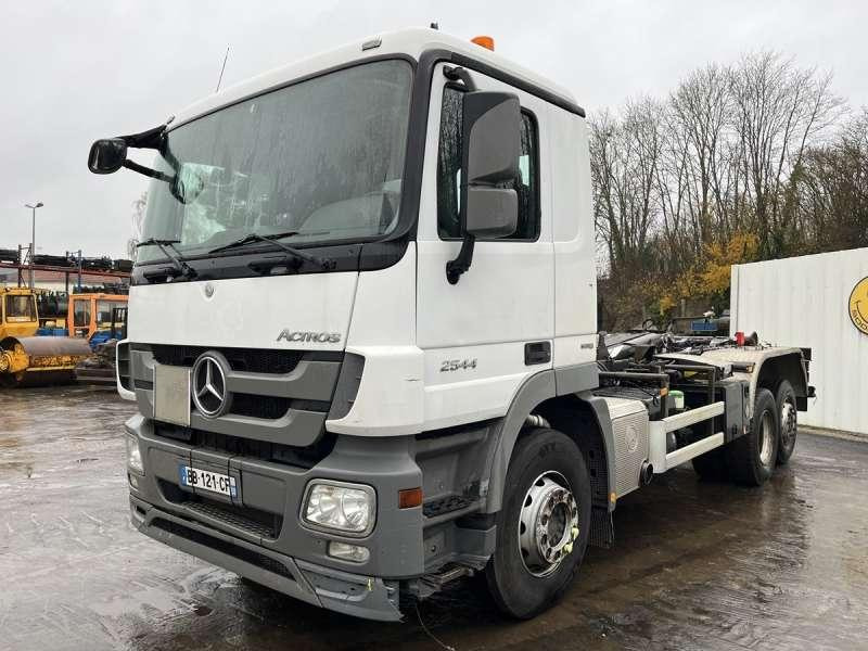 Mercedes ACTROS 2544 - Abrollkipper: das Bild 2 Mercedes ACTROS 2544 - Abrollkipper: das Bild 2