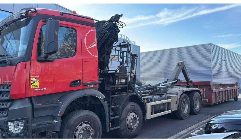 Mercedes AROCS 3243 8X4 - Abrollkipper: das Bild 2 Mercedes AROCS 3243 8X4 - Abrollkipper: das Bild 2