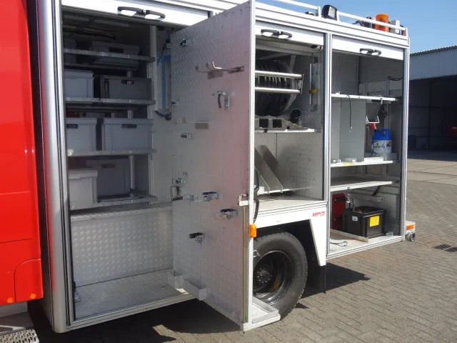 MAN LE 220C GODIVA POMP 2000 LITER TANK,MANUAL GEARBOX - Feuerwehrfahrzeug: das Bild 3 MAN LE 220C GODIVA POMP 2000 LITER TANK,MANUAL GEARBOX - Feuerwehrfahrzeug: das Bild 3