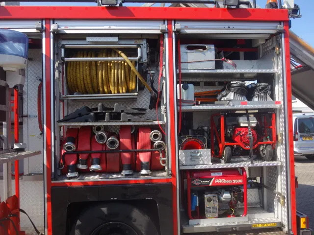 Feuerwehrfahrzeug MAN LE 250 godiva pump with holmatro set: das Bild 17