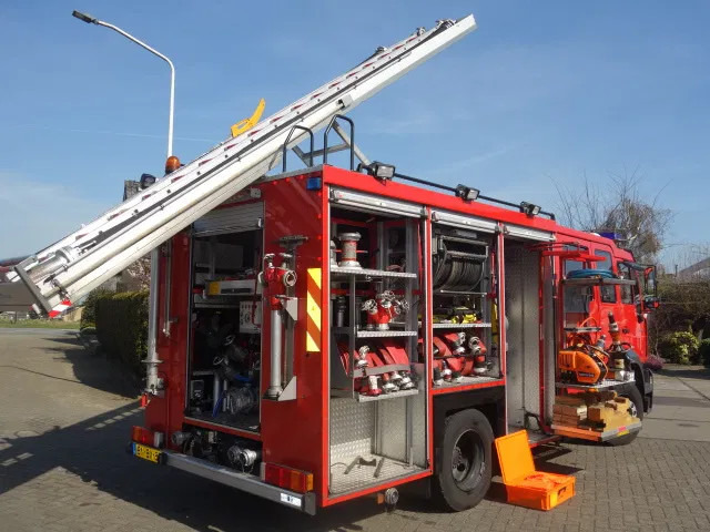Feuerwehrfahrzeug MAN LE 250 godiva pump with holmatro set: das Bild 7