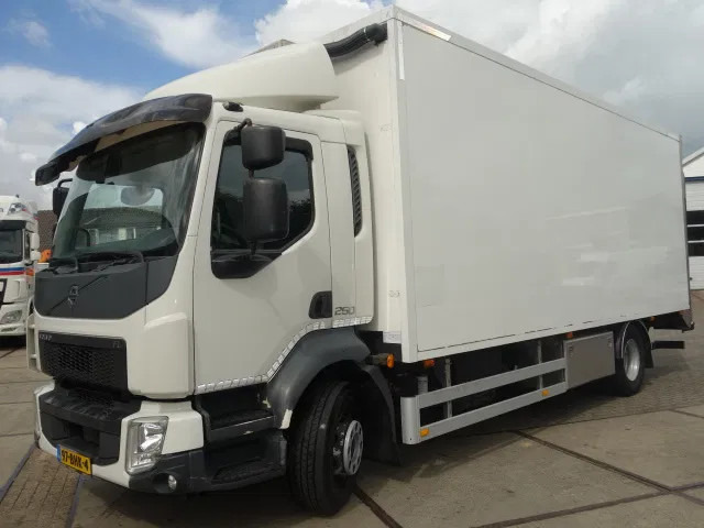 Volvo FL FL250 isothermic box - Koffer LKW: das Bild 1 Volvo FL FL250 isothermic box - Koffer LKW: das Bild 1