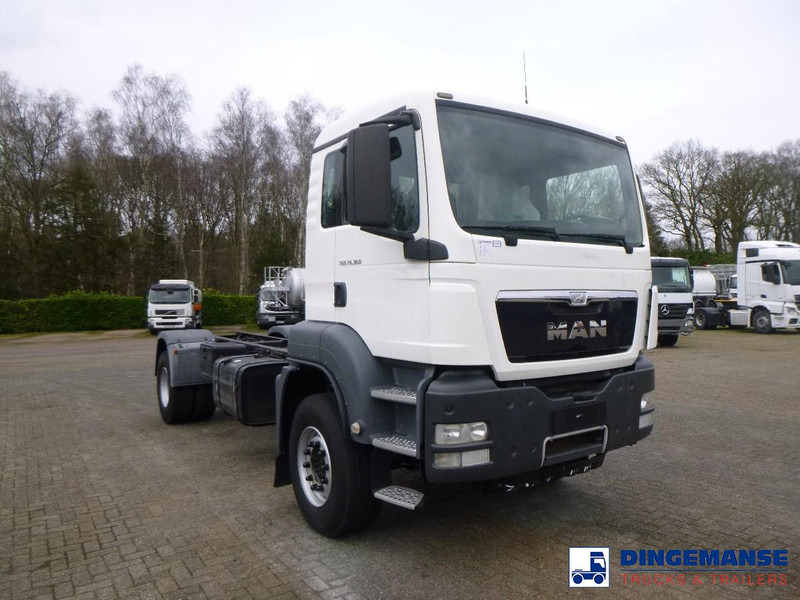 MAN TGS 19.360 4X2 BBS manual Euro 2 chassis + PTO - Fahrgestell LKW: das Bild 2 MAN TGS 19.360 4X2 BBS manual Euro 2 chassis + PTO - Fahrgestell LKW: das Bild 2
