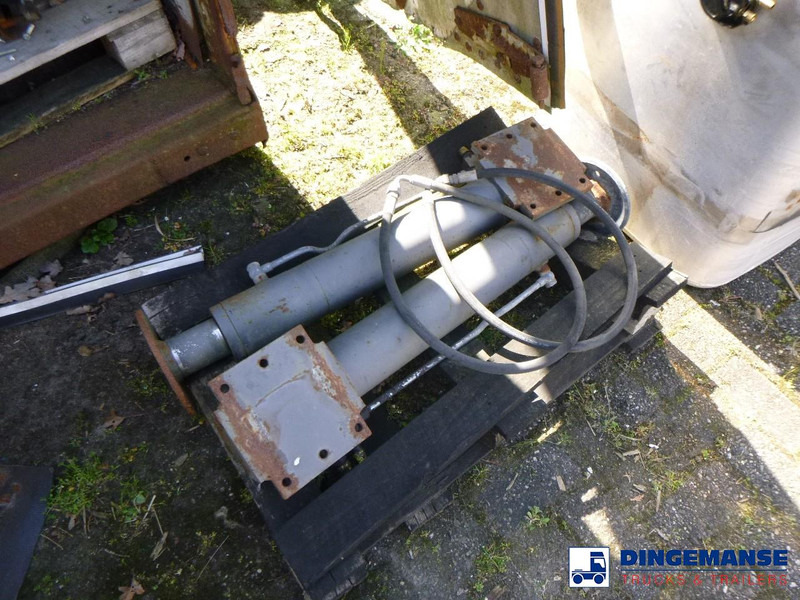 Onbekend 2 Support legs for loading crane - Hydraulikzylinder: das Bild 1 Onbekend 2 Support legs for loading crane - Hydraulikzylinder: das Bild 1