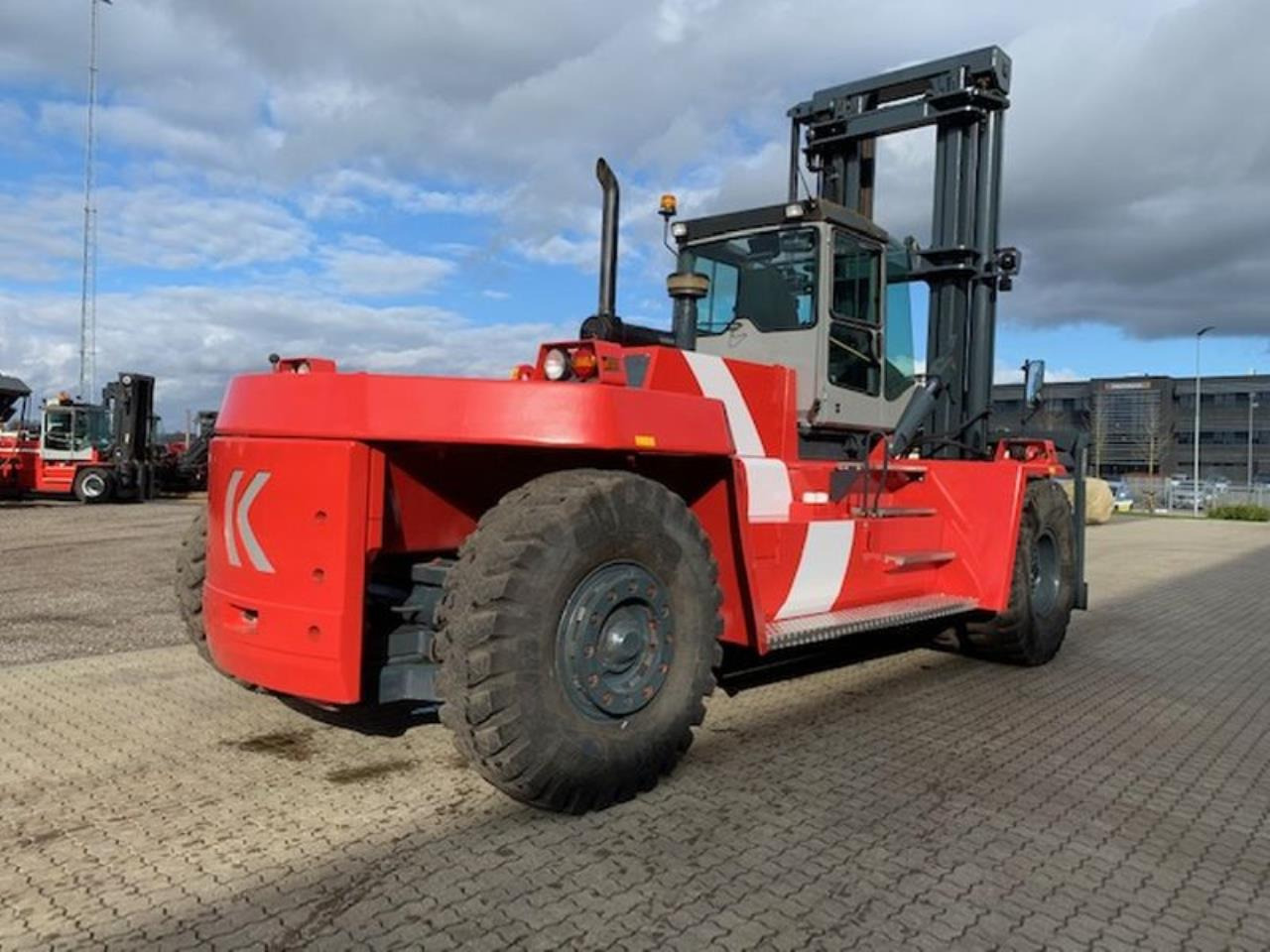 Kalmar DCD320-12LB - Dieselstapler: das Bild 3 Kalmar DCD320-12LB - Dieselstapler: das Bild 3