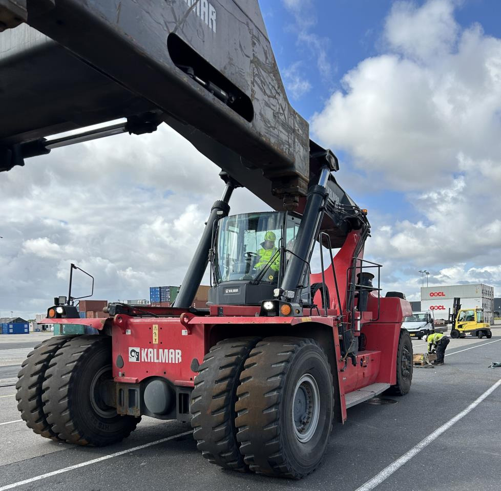 Kalmar DRG450-65S5 - Reach stacker: das Bild 2 Kalmar DRG450-65S5 - Reach stacker: das Bild 2