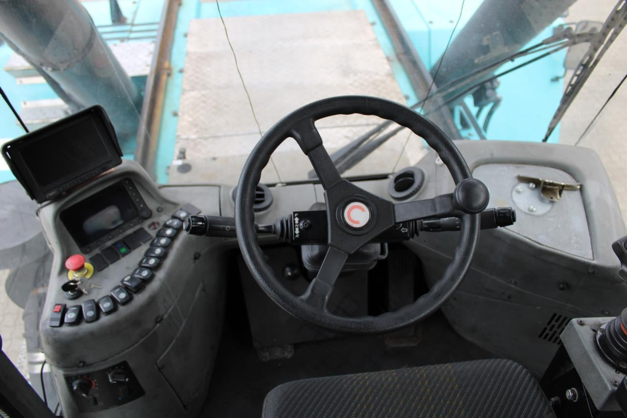 SMV 4531 TB5 - Reach stacker: das Bild 4 SMV 4531 TB5 - Reach stacker: das Bild 4