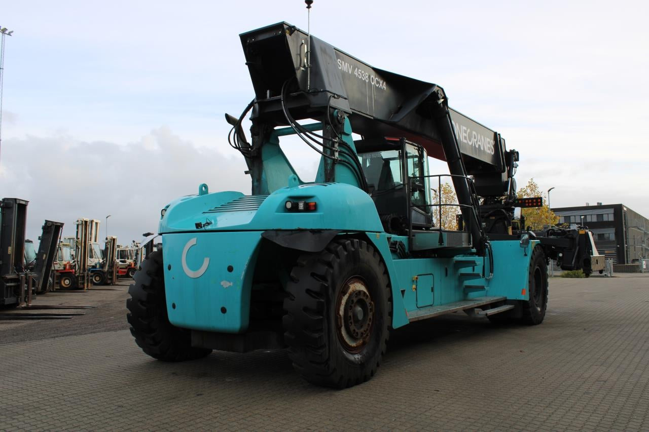 SMV 4538 CCX4 - Reach stacker: das Bild 3 SMV 4538 CCX4 - Reach stacker: das Bild 3