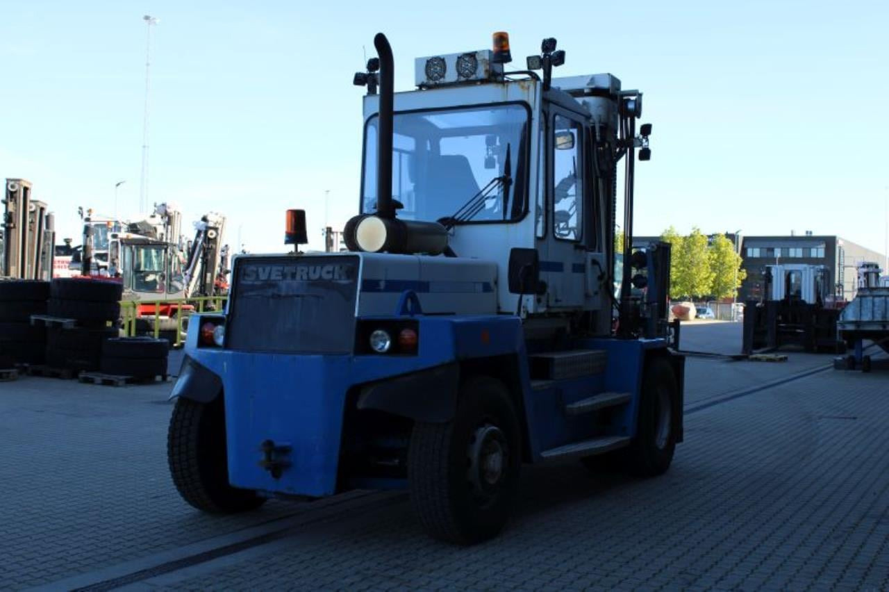 SveTruck 1090-32 - Dieselstapler: das Bild 3 SveTruck 1090-32 - Dieselstapler: das Bild 3