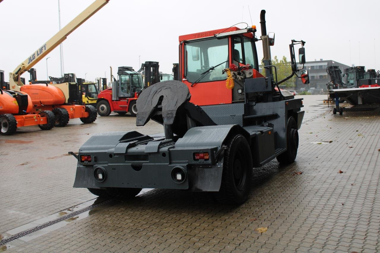 Terberg RT222 - Terminaltraktor: das Bild 3 Terberg RT222 - Terminaltraktor: das Bild 3