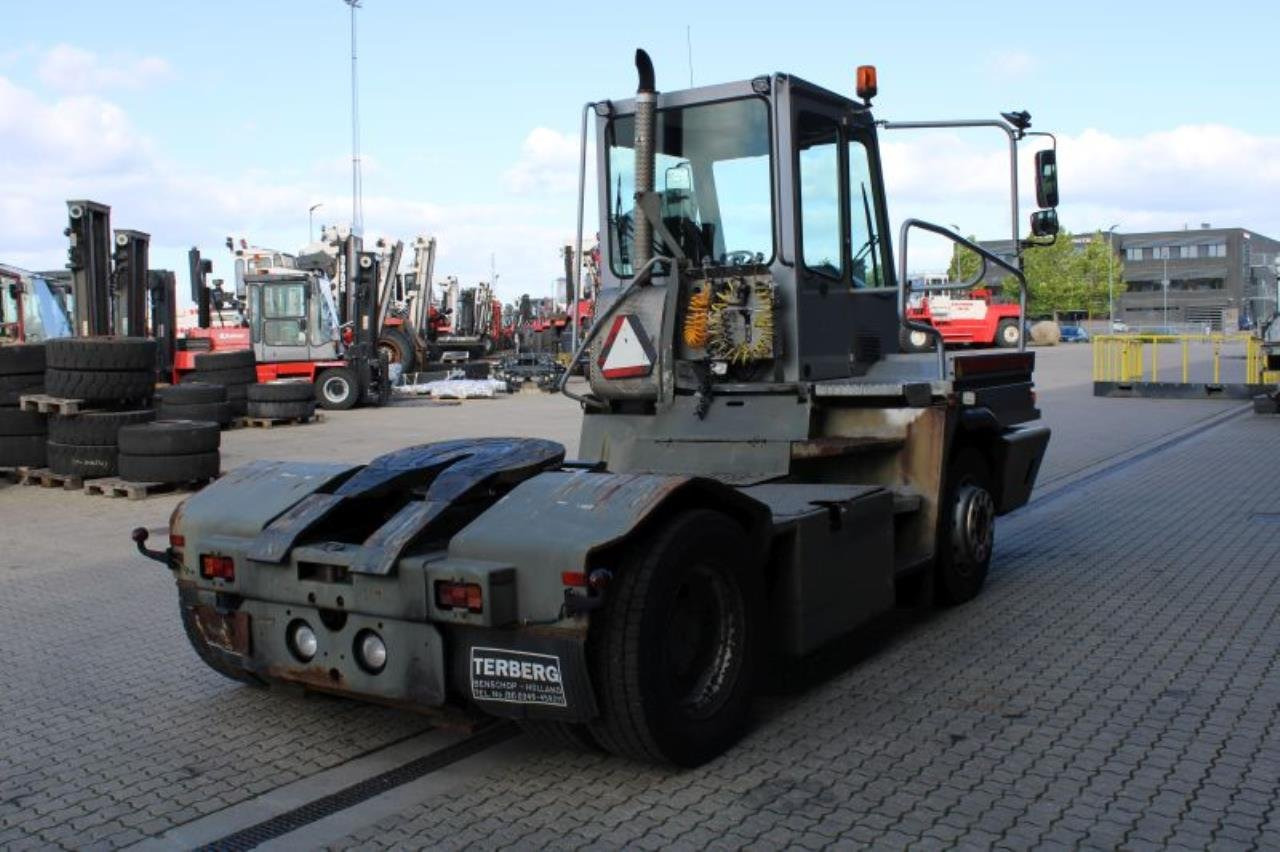 Terberg YT182 - Terminaltraktor: das Bild 3 Terberg YT182 - Terminaltraktor: das Bild 3