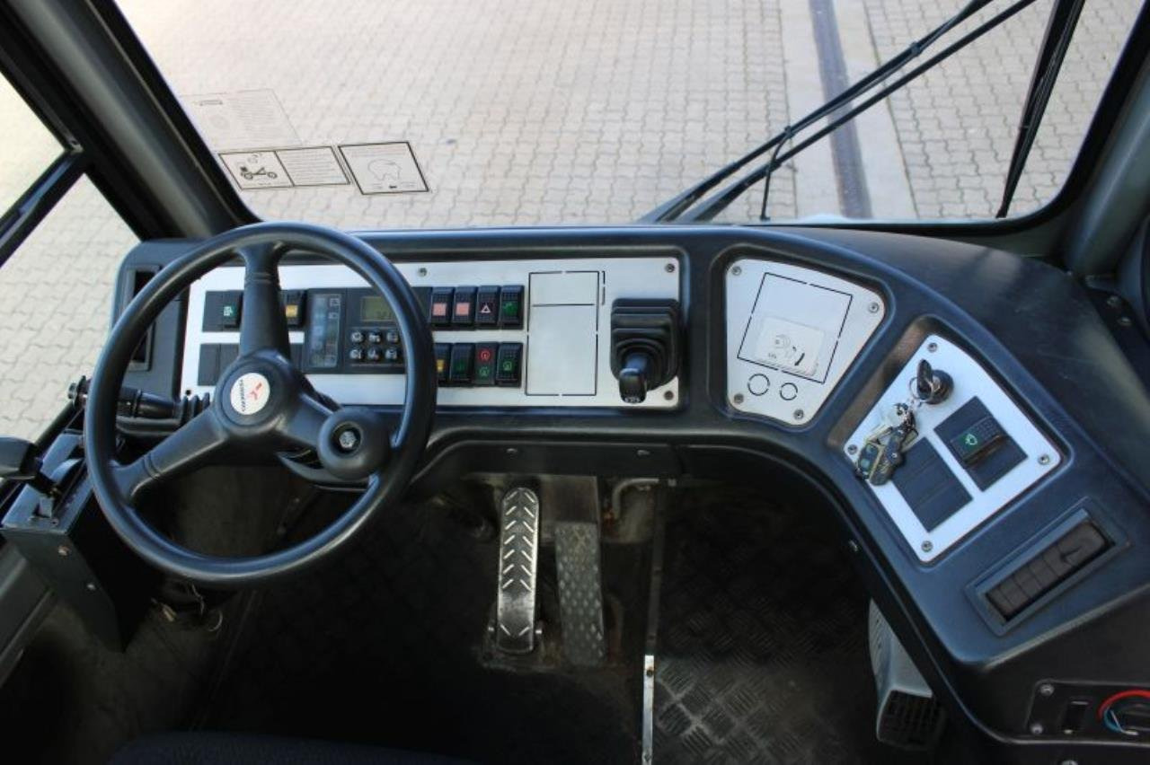 Terberg YT182 - Terminaltraktor: das Bild 4 Terberg YT182 - Terminaltraktor: das Bild 4