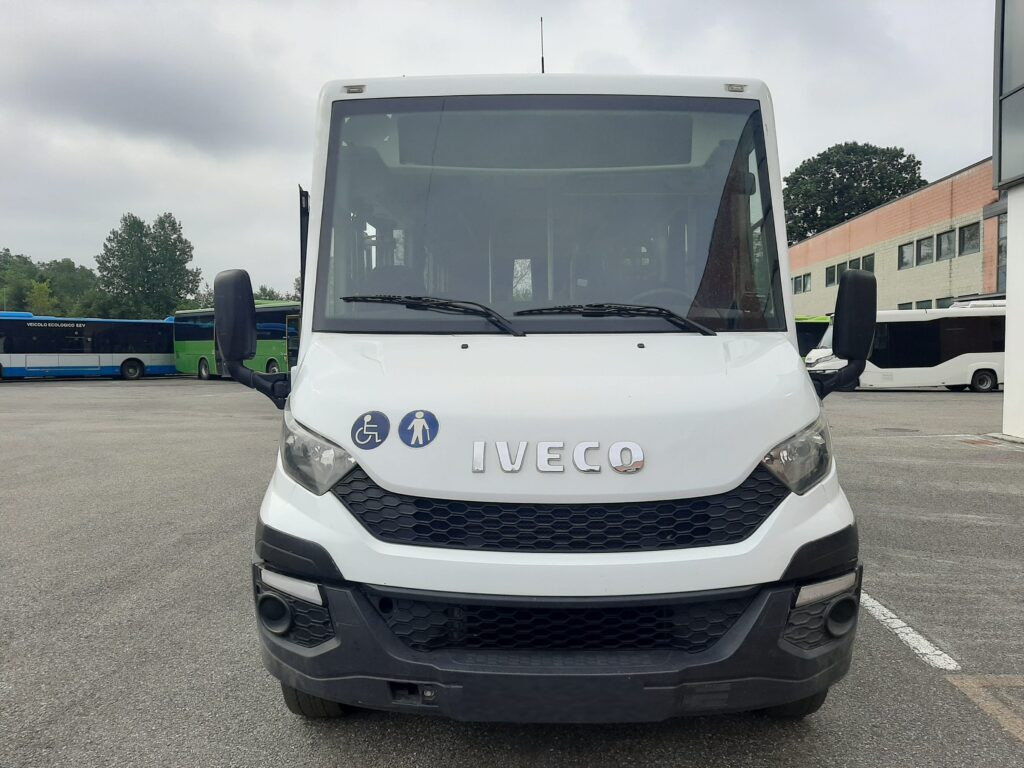 N.1 IVECO INDCAR MOBI – Anno 2015 - Reisebus: das Bild 2 N.1 IVECO INDCAR MOBI – Anno 2015 - Reisebus: das Bild 2