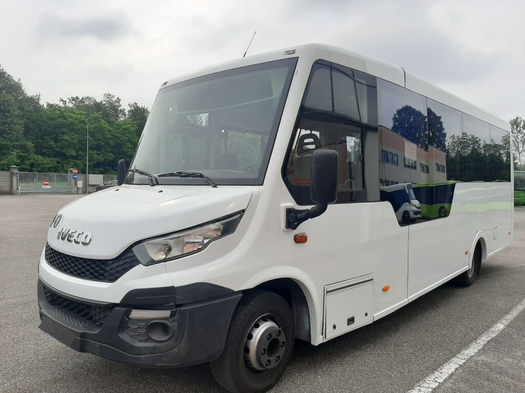 N.1 IVECO INDCAR MOBI – Anno 2015 - Reisebus: das Bild 3 N.1 IVECO INDCAR MOBI – Anno 2015 - Reisebus: das Bild 3
