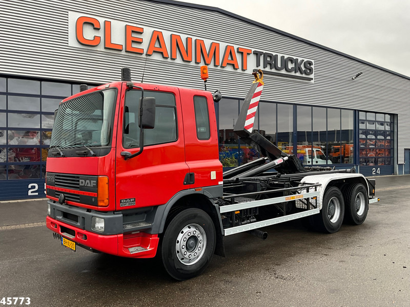 DAF FAT 75.320 6x4 Full steel Hiab 17 Ton haakarmsysteem Just 64.623 Km! - Abrollkipper: das Bild 1 DAF FAT 75.320 6x4 Full steel Hiab 17 Ton haakarmsysteem Just 64.623 Km! - Abrollkipper: das Bild 1