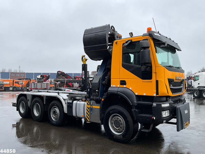 Iveco Trakker AD380T41W 8x6 Euro 6 HMF 19 Tonmeter Z-kraan - Abrollkipper, Autokran: das Bild 5 Iveco Trakker AD380T41W 8x6 Euro 6 HMF 19 Tonmeter Z-kraan - Abrollkipper, Autokran: das Bild 5