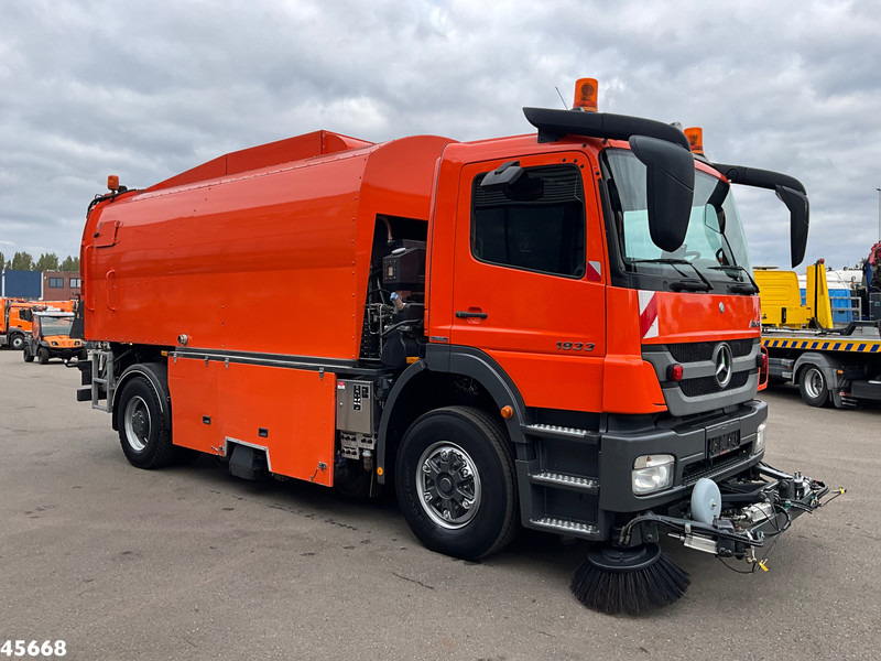 Mercedes-Benz Axor 1833 4x4 Schörling SORF Schienenreinigungs/Railway sweeper Just 38.680 Km! - Kehrmaschine: das Bild 5 Mercedes-Benz Axor 1833 4x4 Schörling SORF Schienenreinigungs/Railway sweeper Just 38.680 Km! - Kehrmaschine: das Bild 5