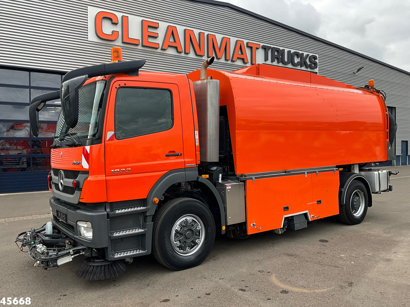 Mercedes-Benz Axor 1833 4x4 Schörling SORF Schienenreinigungs/Railway sweeper Just 38.680 Km! - Kehrmaschine: das Bild 4 Mercedes-Benz Axor 1833 4x4 Schörling SORF Schienenreinigungs/Railway sweeper Just 38.680 Km! - Kehrmaschine: das Bild 4