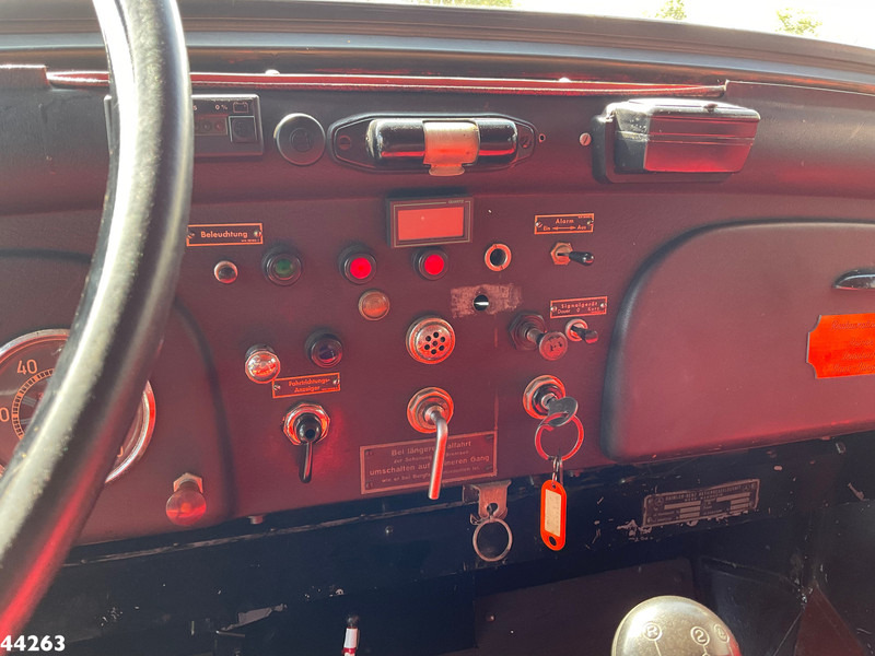 Feuerwehrfahrzeug Mercedes-Benz LF 311 Oldtimer Feuerwehrfahrzeug Just 35.940 km!: das Bild 16