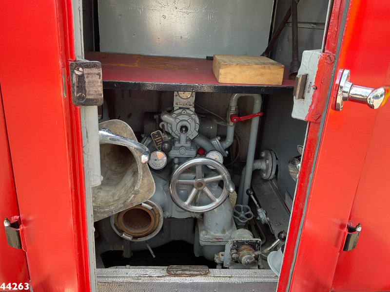 Feuerwehrfahrzeug Mercedes-Benz LF 311 Oldtimer Feuerwehrfahrzeug Just 35.940 km!: das Bild 14