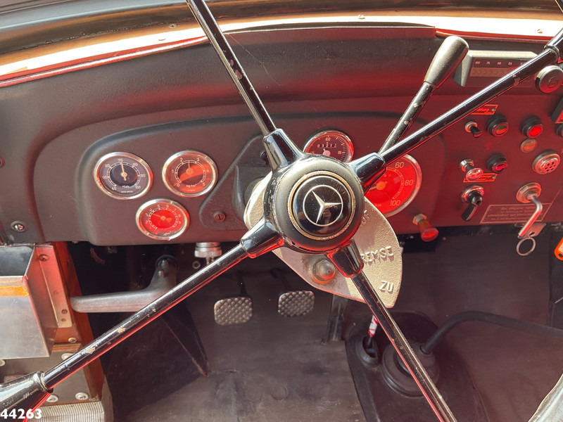 Feuerwehrfahrzeug Mercedes-Benz LF 311 Oldtimer Feuerwehrfahrzeug Just 35.940 km!: das Bild 17
