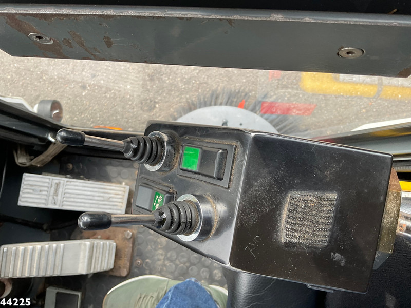 Kehrmaschine Ravo 540 with 3-rd brush: das Bild 12