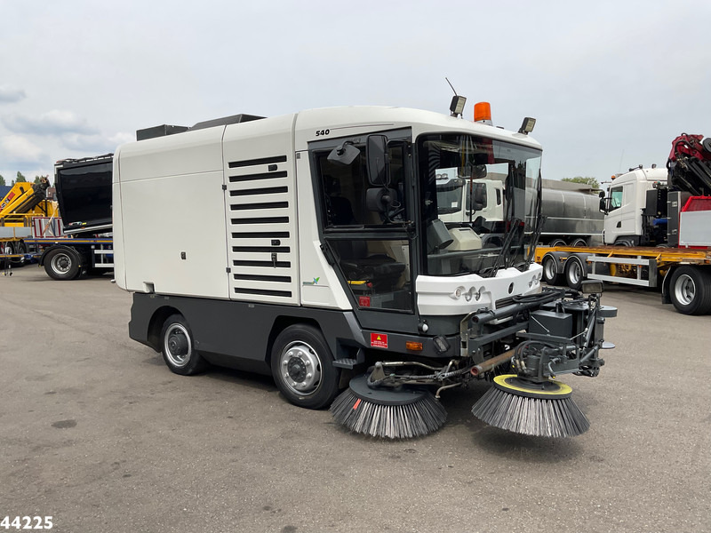 Ravo 540 with 3-rd brush - Kehrmaschine: das Bild 5 Ravo 540 with 3-rd brush - Kehrmaschine: das Bild 5