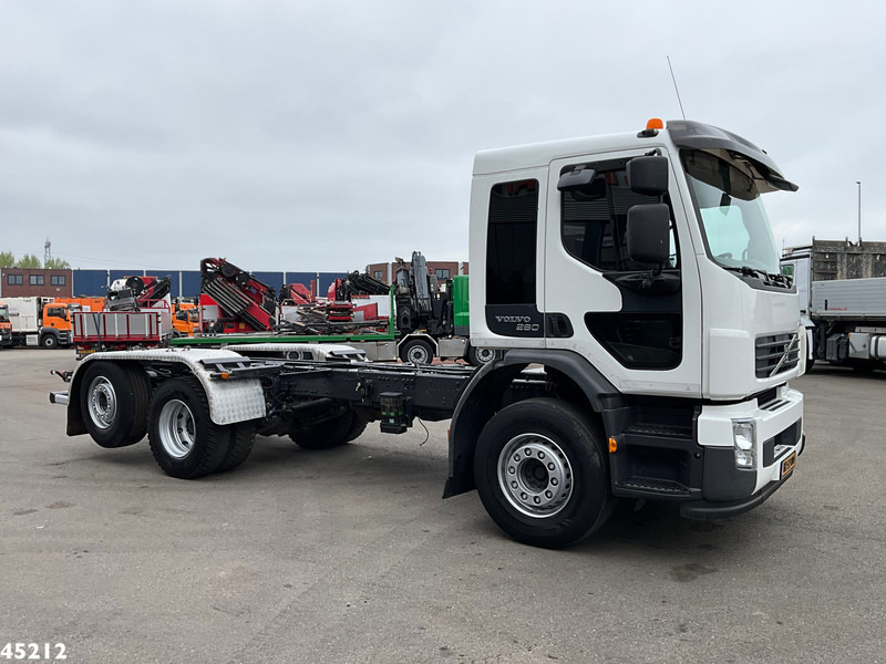 Volvo FE 260 Chassis cabine with PTO Just 199.470 km! - Fahrgestell LKW: das Bild 3 Volvo FE 260 Chassis cabine with PTO Just 199.470 km! - Fahrgestell LKW: das Bild 3