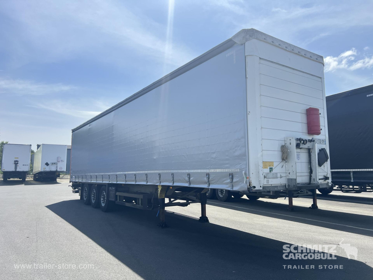 SCHMITZ Curtainsider Standard Taillift - Planenauflieger: das Bild 1 SCHMITZ Curtainsider Standard Taillift - Planenauflieger: das Bild 1