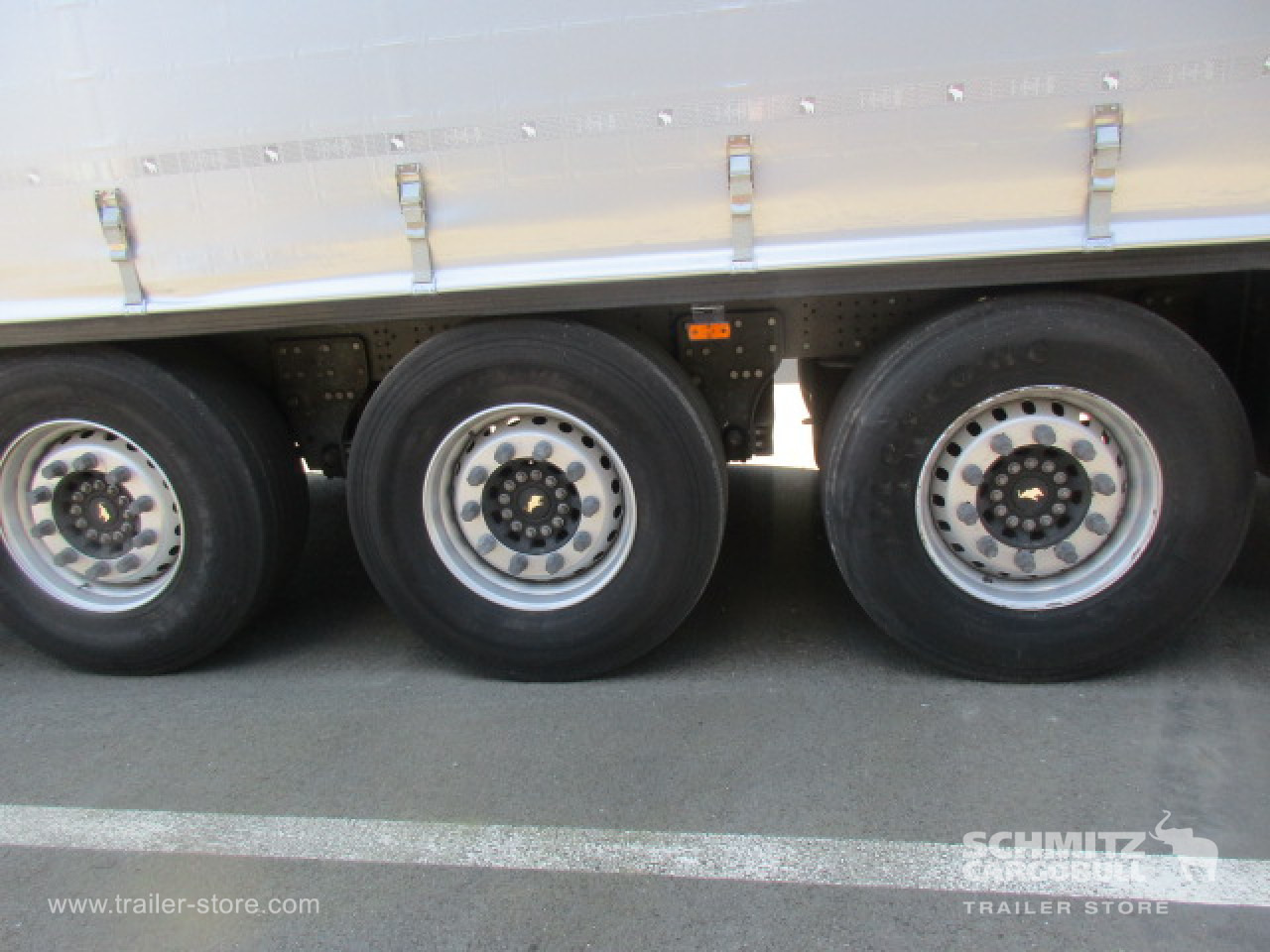 SCHMITZ Curtainsider Standard Taillift - Planenauflieger: das Bild 4 SCHMITZ Curtainsider Standard Taillift - Planenauflieger: das Bild 4